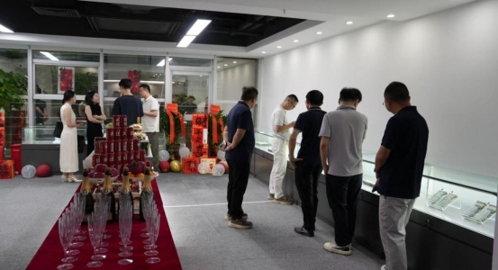 参观新址